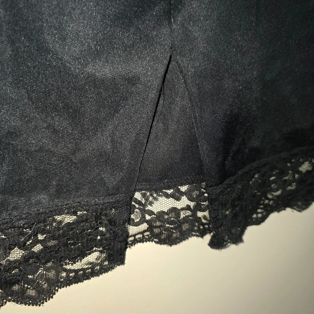 Vintage Black Lace Trim Half Slip Elastic Waist Mid-Length Made in USA RN 15411 - Picture 6 of 7